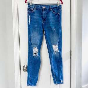 DIVIDED • Distressed Skinny Jeans Medium Wash Denim